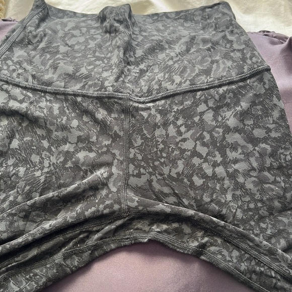 Lululemon align leggings black jaguar print 25” - Picture 3 of 3